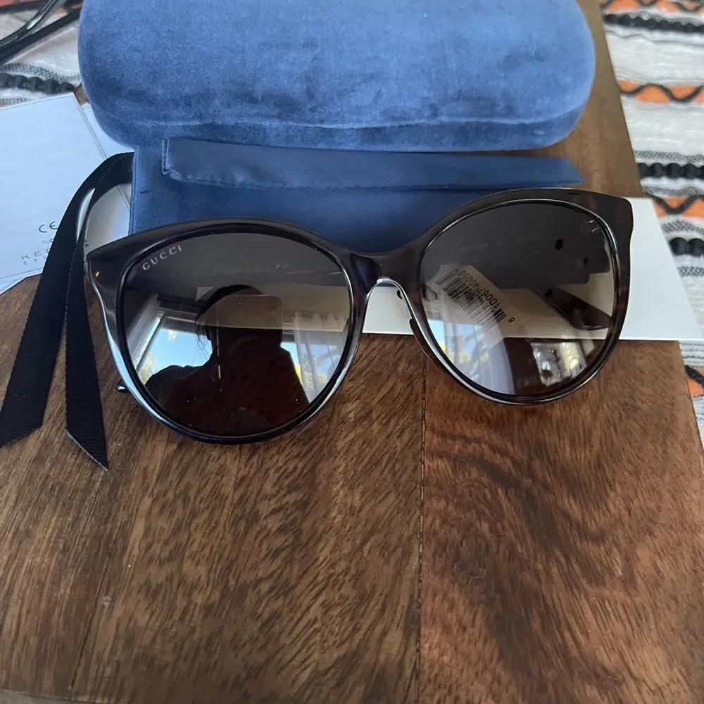 New Gucci ❤️56 mm cat eye sunglasses